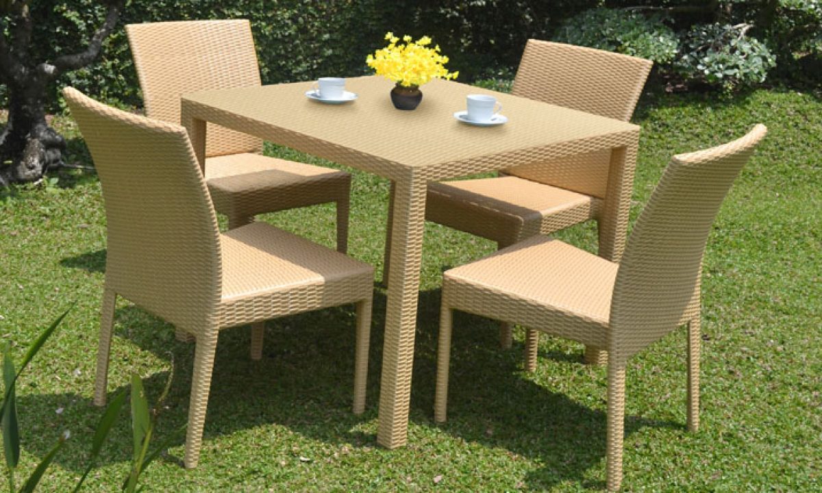 panama garden table and chairs